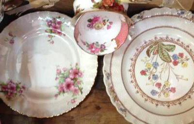 plates crates and tied cutlery CB18