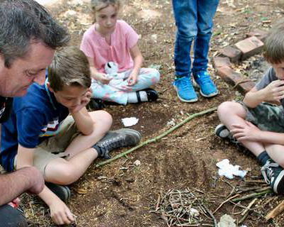 Fire lighting using the flint method