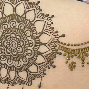 Shoulder design for maid of honour