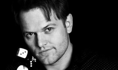 Tom Wright Close-Up Magician