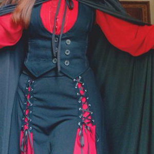 Tarot reader giving Halloween reading in London.jpg