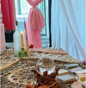 psychic table set up