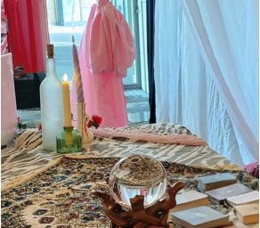 psychic table set up