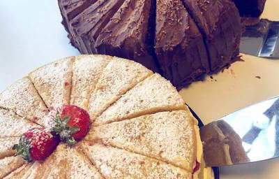 Large Sharing Cakes