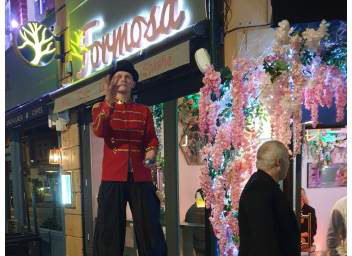 stilts circus 