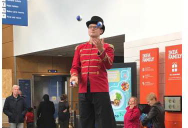 Stilts circus 2