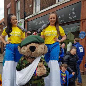 Tour De Yorkshire Stiltwalkers
