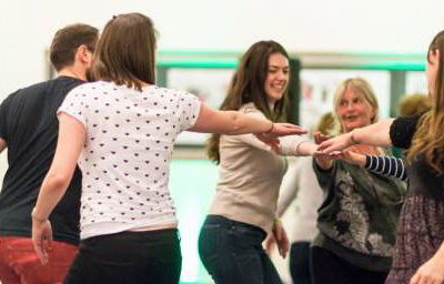 Dancing to Wraggle Taggle