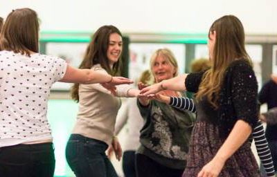 Dancing to Wraggle Taggle