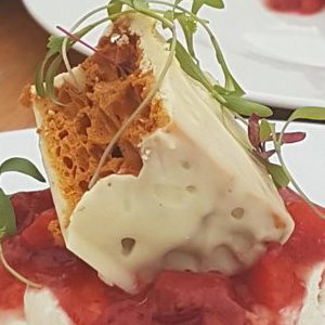 Cheese cake witrh white choc honeycomb & Strawberries
