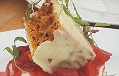 Cheese cake witrh white choc honeycomb & Strawberries
