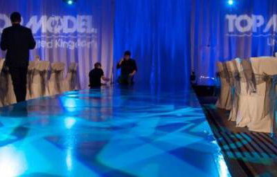 StudioTak-CatWalk-Floor-1030x687