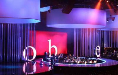 StudioTak-High-Gloss-Black-Stage-Floor-1030x687