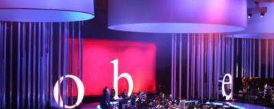 StudioTak-High-Gloss-Black-Stage-Floor-1030x687