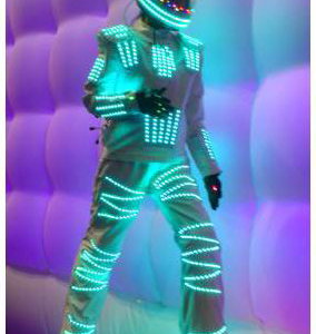 Led-Stiltwalker-4