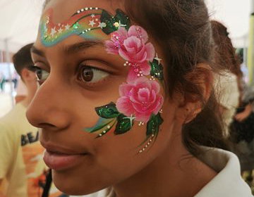 Snazzy Roo Face Painting & Glitter