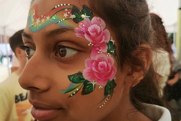 Snazzy Roo Face Painting & Glitter