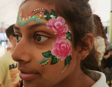 Snazzy Roo Face Painting & Glitter