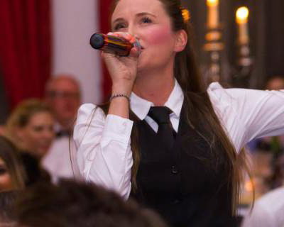 Sing Out Waitresses & Waiters Surprise Singing Show - photo 2