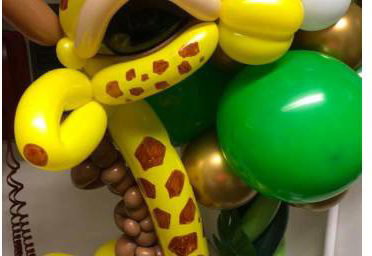Such a cute giraffe.
