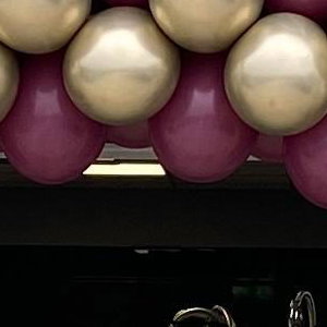 Shop opening balloon arch