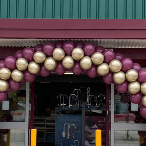 Shop opening balloon arch