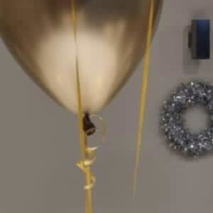 Balloon table decorations without helium