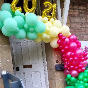 Bespoke balloon display