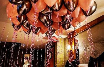 Helium ceiling balloons