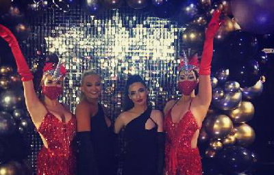 Hostesses and show girls 