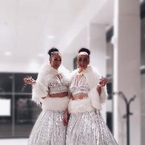 Stilt walkers 