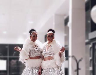 Stilt walkers 