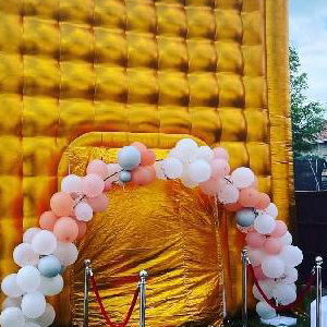 Gold Cube With Balloons Picture