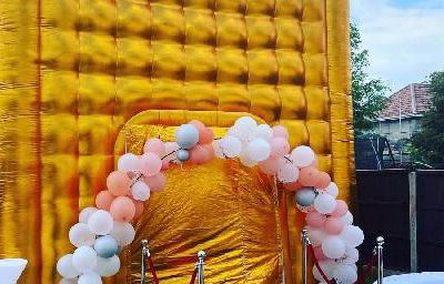 Gold Cube With Balloons Picture