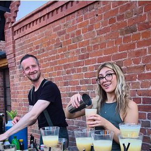 Profesional Cocktail Mixologist 
