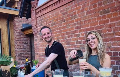 Profesional Cocktail Mixologist