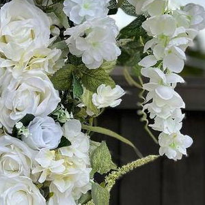 Ivory garland to dress the arch & swing