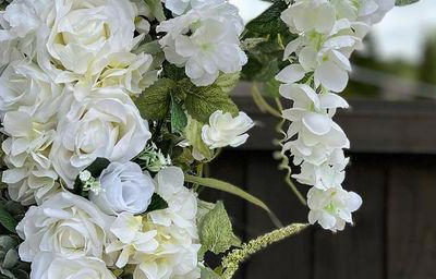 Ivory garland to dress the arch & swing