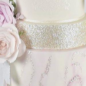 luxury wedding cake