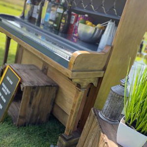 Piano- Dedicated cocktail bar 