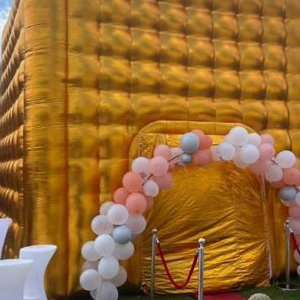 gold balloons