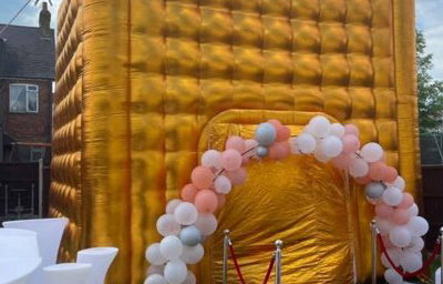 gold balloons