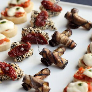 small-gourmet-snacks-plate_144627-3883
