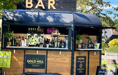 Horse box bar
