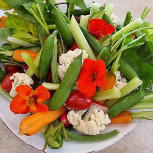 Crudités sweet pea hummus dip