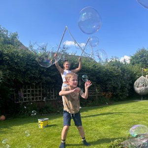 Giant Bubbles 