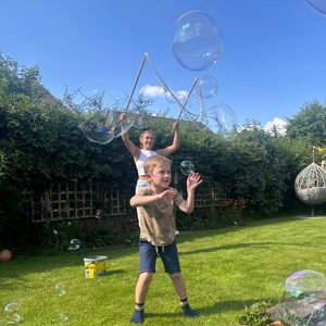 Giant Bubbles 