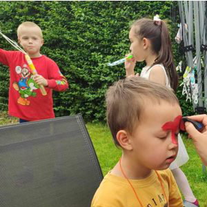 start paint a spider man face