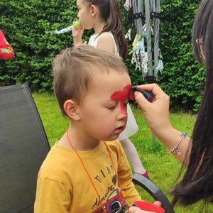 start paint a spider man face
