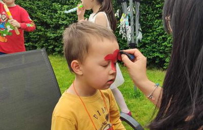 start paint a spider man face